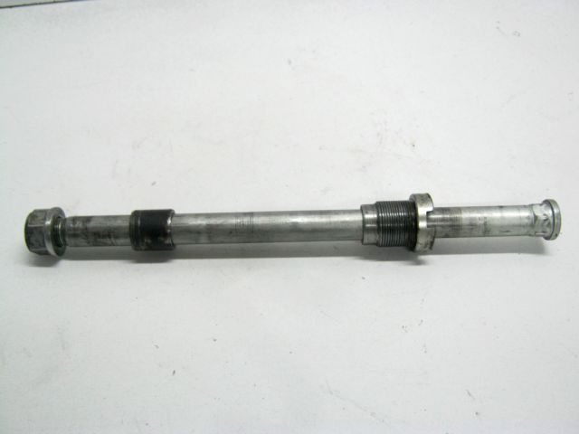 Axe de bras oscillant Honda 900 CBR an 1996 type SC33B réf 52101-MW0-000