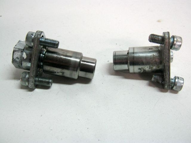 Axe de bras oscillant KAWASAKI 1000 GTR an 1998 type ZGT00A réf 32032-1122, 32032-1123 