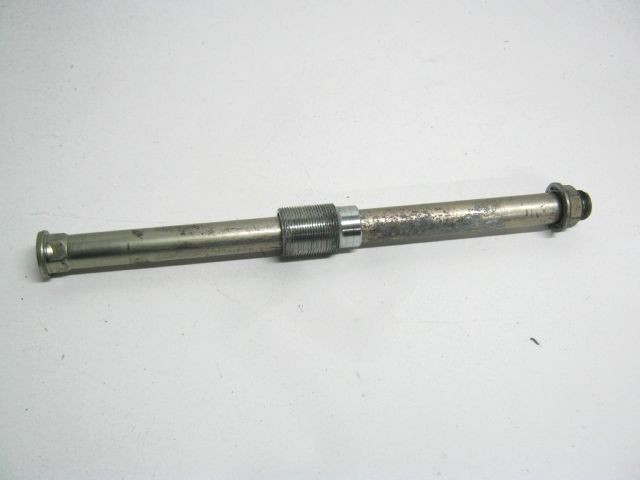 Axe de bras oscillant KAWASAKI 1400 ZZR an 2009 type ZXT40CD21A réf 330320044