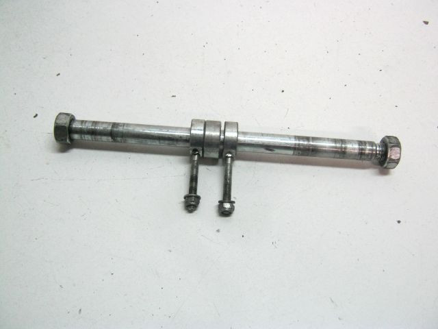 Axe de roue arrière DERBI 125 TERRA an 2007 