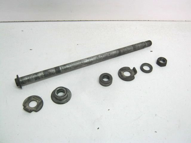 Axe de roue arrière HONDA 600 HORNET an 2000 réf 42301-MBZ-G00, 42103MBZG00 
