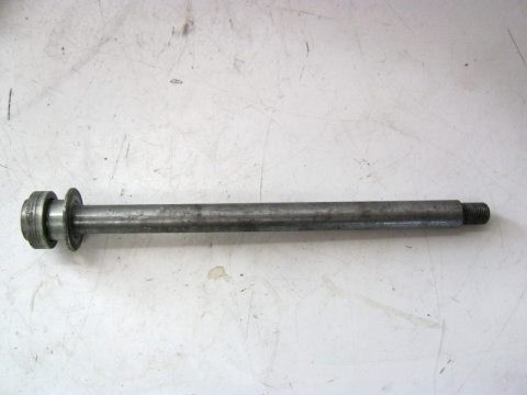 Axe de roue arrière  KAWASAKI 1100 ZZR année:1994 type:ZXT10D