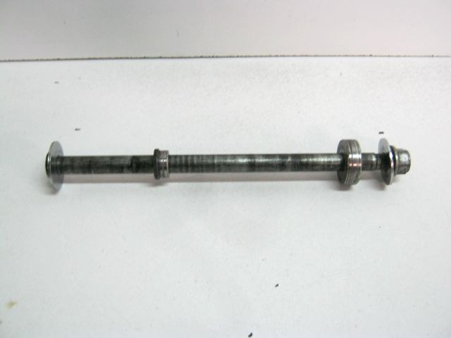 Axe de roue arrière YAMAHA 850 TDM an 1999 type 4TX réf 3AJ-25381-01, 3AJ2538101
