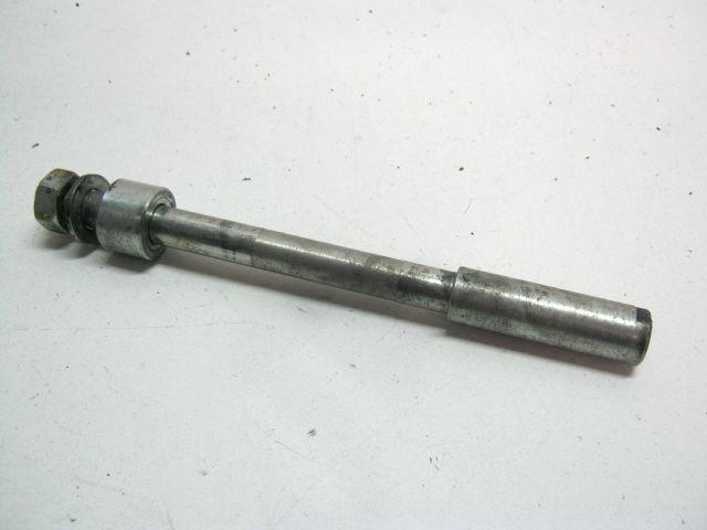 Axe de roue avant  DERBI 125 TERRA an 2007 réf 863331 