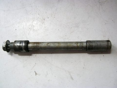 Axe de roue avant HONDA 1000 VARADERO année:2000 type:LJH19M407001 