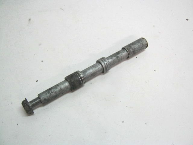 Axe de roue avant  HONDA 600 HORNET an 2000 réf 44301-MBZ-D00, 44301MBZD00  
