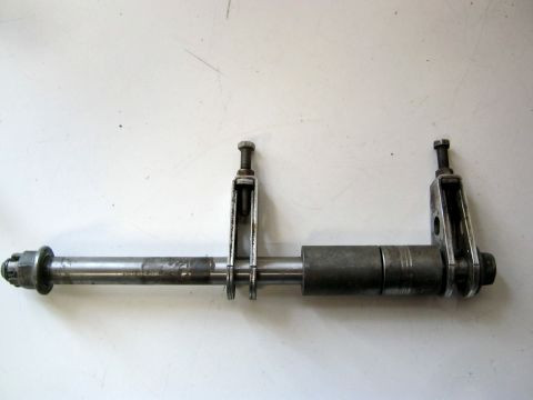 Axe et tendeur de roue arriére HONDA 400 CMT année:1980 type:NC01
