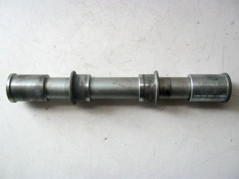 Axe de roue avant KAWASAKI ZX12R année:2003 type:ZXT20AB22A réf:41068-1426