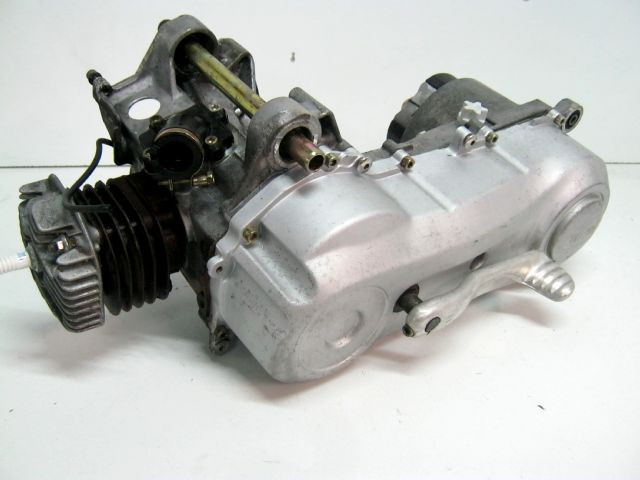 Carter moteur, cylindre, vilebrequin, moteur MINARELLI vertical, carter de kick APRILIA 50 SR RALLYE 