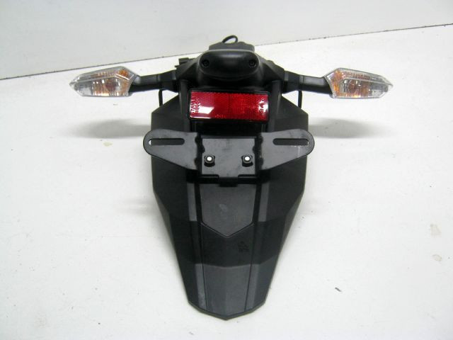 Bavette support de plaque , clignotant arrière  KAWASAKI Z 800 ref 35019-0556 , 35034-0580