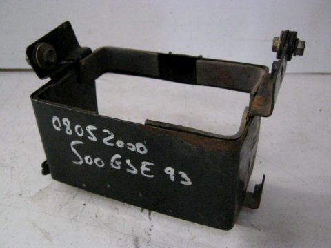 Boitier,support de batterie SUZUKI GS 500 E type:GM51A année:1992 