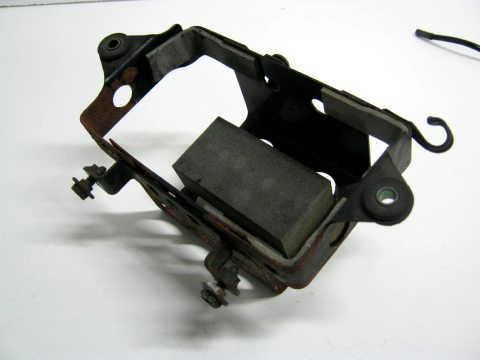 Boitier support de batterie SUZUKI 750 GSX INAZUMA an:1998 type:JS1AE111100