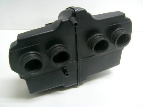 Boitier filtre à air SUZUKI 1400 GSX type LJS19N40Z053 année 2002 réf 13700-42F00-000
