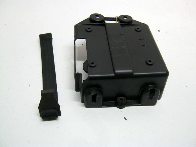 Boitier support batterie CAGIVA 125 ROADSTER an 1999 type 1A réf 800037146 