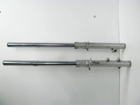 Fourreau , ressort , tube de fourche droit et gauche HONDA 600 XLR année: 1984 type: PD03 mod: MG3
