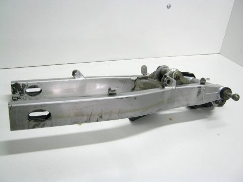 Bras oscillant , biellette d'amortisseur SUZUKI 500 GSE type GM51A an 1997
