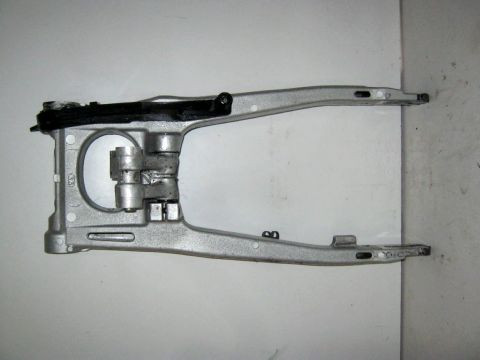 Bras oscillant ,biellette d'amortisseur HONDA 400 VFF année:1980 type:NC13