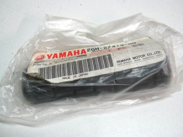 Caoutchouc revêtement repose pied YAMAHA 850 TDM an 1999 réf 2GH-27413-00 