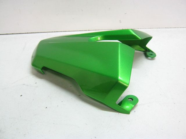 Capot de selle TRIUMPH 675 STREET TRIPLE R an 2012 à 2016 réf 2304044 
