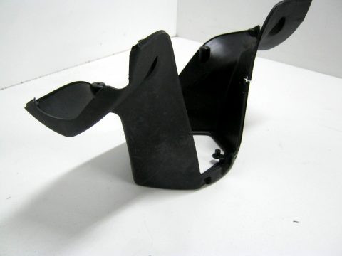 Carénage de guidon inférieur PEUGEOT 50 ELYSTAR an 2008 réf 1174623600 (2)