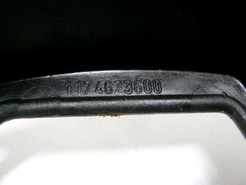 Carénage de guidon inférieur PEUGEOT 50 ELYSTAR an 2008 réf 1174623600 (2)