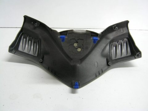 Carénage de guidon supérieur PEUGEOT 50 ELYSTAR an 2008 réf 1174623500 