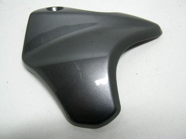 Carter , écope de phare gauche SUZUKI 650 GLADIUS , SVF an 2009 réf 51831-44H