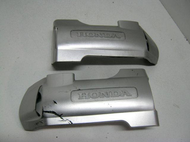 Carter enjoliveur cache cullbuteur HONDA ST 1300 PAN EUROPEAN an 2002 type SC5112 réf 12361-MCS-020 , 12371-MCS-020 