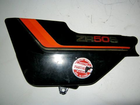 Carter latéral,flan de selle gauche SUZUKI ZR50S an:1980 réf:47211-26450
