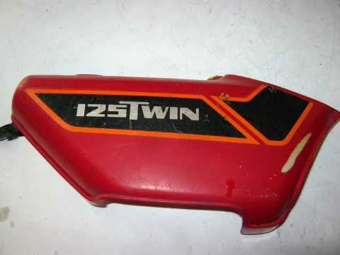 Carter latéral,flan de selle droit HONDA CB 125 TWIN année:1982
