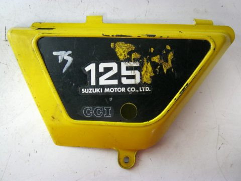 Carter latéral,flan de selle gauche SUZUKI 125 TS année:1980 