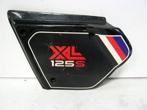 Carter latéral,flan de selle gauche HONDA 125 XLS année:1980 type:L125S réf:17220-437-000