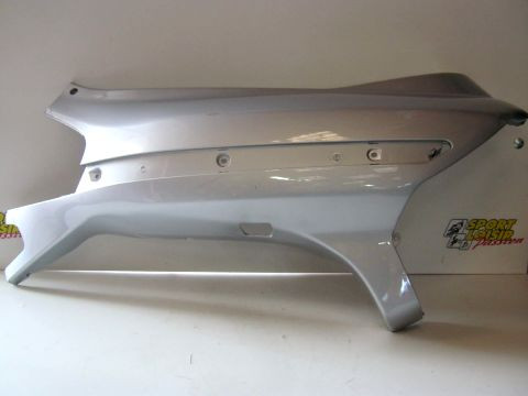 Carter latéral,flan de selle droit PIAGGIO 125 X8 type:ZAPM36300 réf:62025200EC