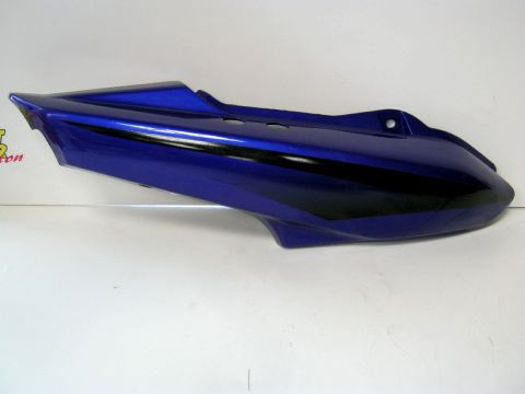 Carter latéral,flan de selle droit YAMAHA 600 FAZER année:2002 type:RJ021