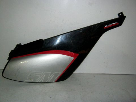 Carter latéral,flan de selle droit DERBI 50 X TREME année:2005 réf:00H00505071