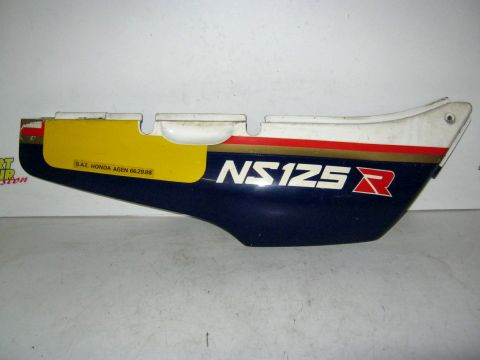Carter latéral,flan de selle droit HONDA 125 NSR année:1993 type:JC20