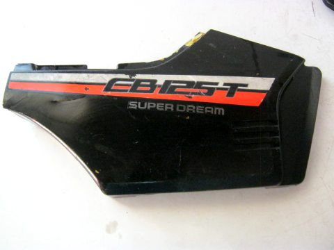 Carter latéral, flan de selle droit HONDA 125 CB TWIN année:1977