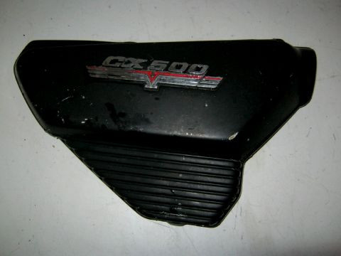 Carter latéral,flan de selle droit  HONDA 500 CX année:1978 réf:83500-415-0000