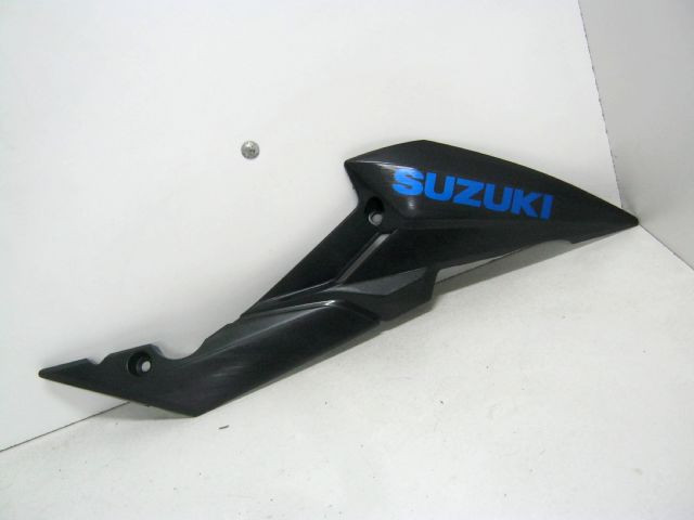 Carter latéral droit  SUZUKI 750 GSX-S an 2018 réf 94471-13K00