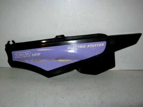 Carter latéral,flan de selle droit YAMAHA 125 TDR type:4FU année:1993 réf:3SH-F1721-00