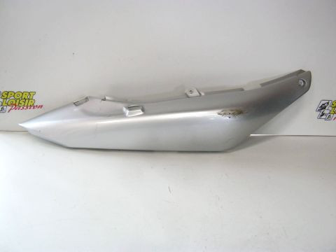 Carter latéral,flan de selle droit YAMAHA 600 DIVERSION année:2003 type:JYARJ011000 ref:4EB-21721