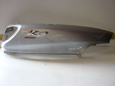 Carter latéral,flan de selle droit PIAGGIO X9 année:2002 type:ZAPM 23000 réf:62042600