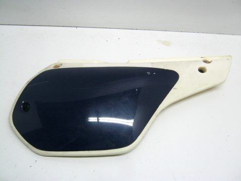 Carter latéral , flan de selle droit KAWASAKI 600 KLR année 1986 type KL600A réf 36001-1337  