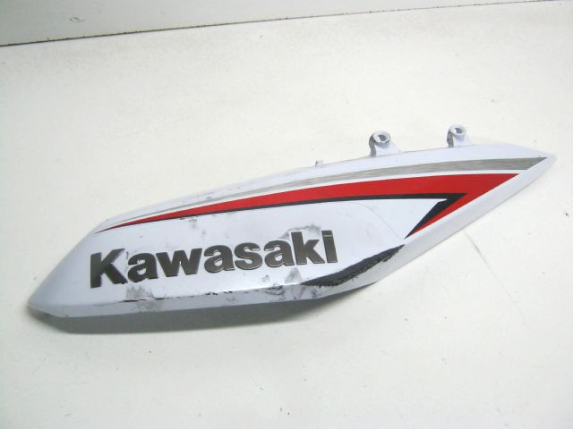 Carter latéral , flan de selle gauche KAWASAKI Z 1000 an 2011 réf 49125-0046