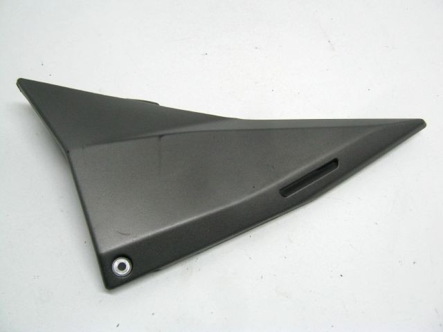 Carter latéral , flan de selle gauche KAWASAKI Z 750 an 2006 type ZR750JJ2A réf 36001-0040 
