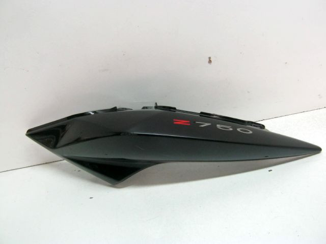 Carter latéral flan de selle gauche KAWASAKI Z 750 an 2011 type ZR750LL1A réf 36040-0071 