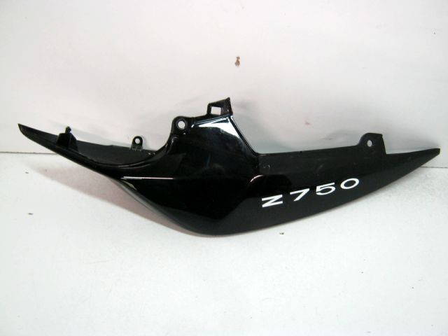 Carter latéral flan de selle gauche KAWASAKI Z 750 année2011 typeZR750LL1A réf 36040-0071
