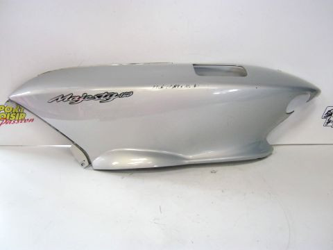 Carter latéral,flan de selle gauche YAMAHA 125 MAJESTY année:2003 Référence:5NR-F1721-00
