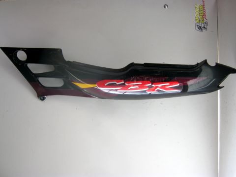 Carter latéral,flan de selle gauche HONDA 600 CBR année:1995 type:PC25 ref:83710-MV9-6000