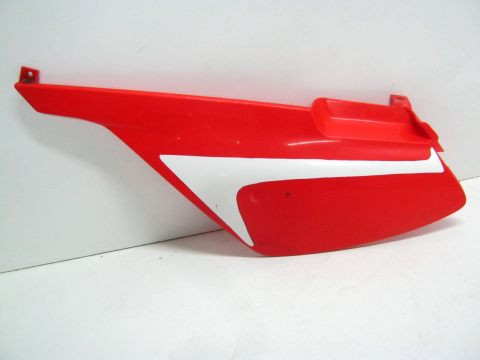 Carter latéral gauche , flan de selle gauche DERBI 50 X TREME an 2006 ref 00H00505081 